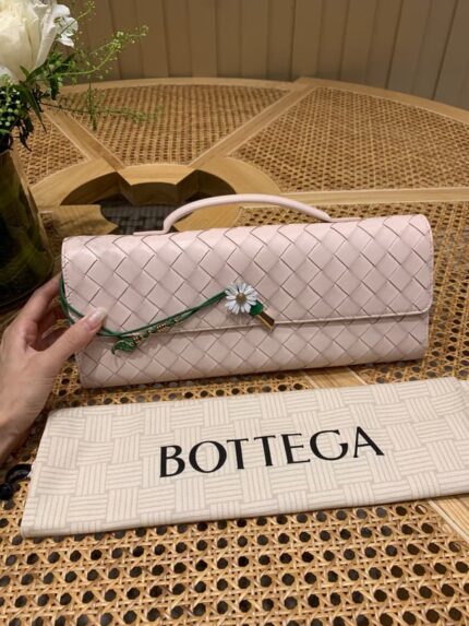 Сумка Bottega Veneta Andiamo Clutch 12060