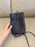 Сумка Bottega Veneta Andiamo Phone Pouch 13403 — внешний вид