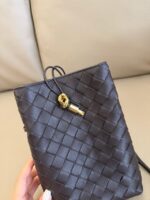 Сумка Bottega Veneta Andiamo Phone Pouch 13403 — детали