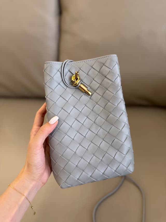 Сумка Bottega Veneta Andiamo Phone Pouch 13409 Сумка Bottega Veneta Andiamo Phone Pouch 13409