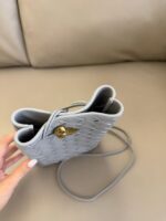 Сумка Bottega Veneta Andiamo Phone Pouch 13409 — вид с другой стороны