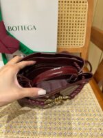Сумка Bottega Veneta Andiamo 13426 — детали модели