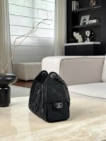 Сумка Chanel Hobo 13600 — вид с другой стороны