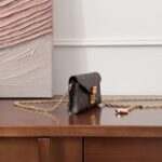 Сумка Louis Vuitton Pouch Metis Belt 14531 — вид с другой стороны