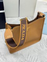 Сумка Prada Hobo 14487 — вид с другой стороны