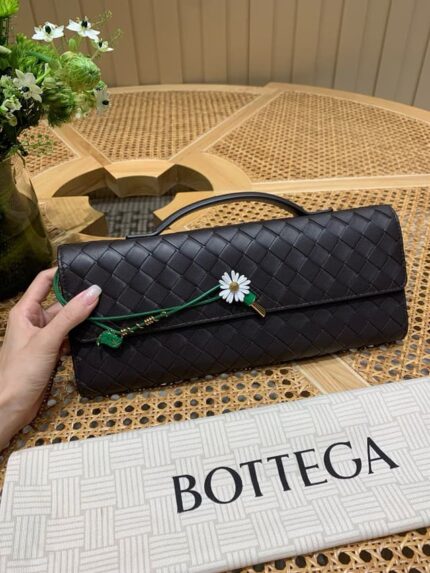 Сумка Bottega Veneta Andiamo Clutch 12070