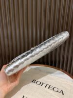 Сумка Bottega Veneta Andiamo Clutch 12073 — элементы дизайна
