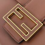 Сумка Fendi Mamma Baguette 13500 — элементы дизайна